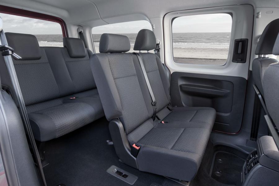 Интерьер Volkswagen Caddy Trendline BlueMotion 2015 года  (фото 18 из 23)